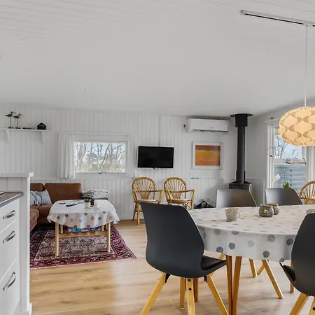 3 Bedroom Lovely In Bjert * Binderup Strand