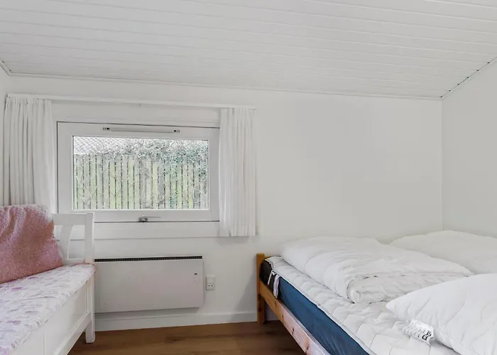 3 Bedroom Lovely In Bjert Feriehus Binderup Strand