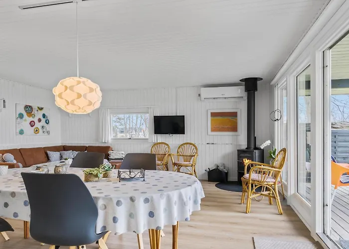 3 Bedroom Lovely In Bjert